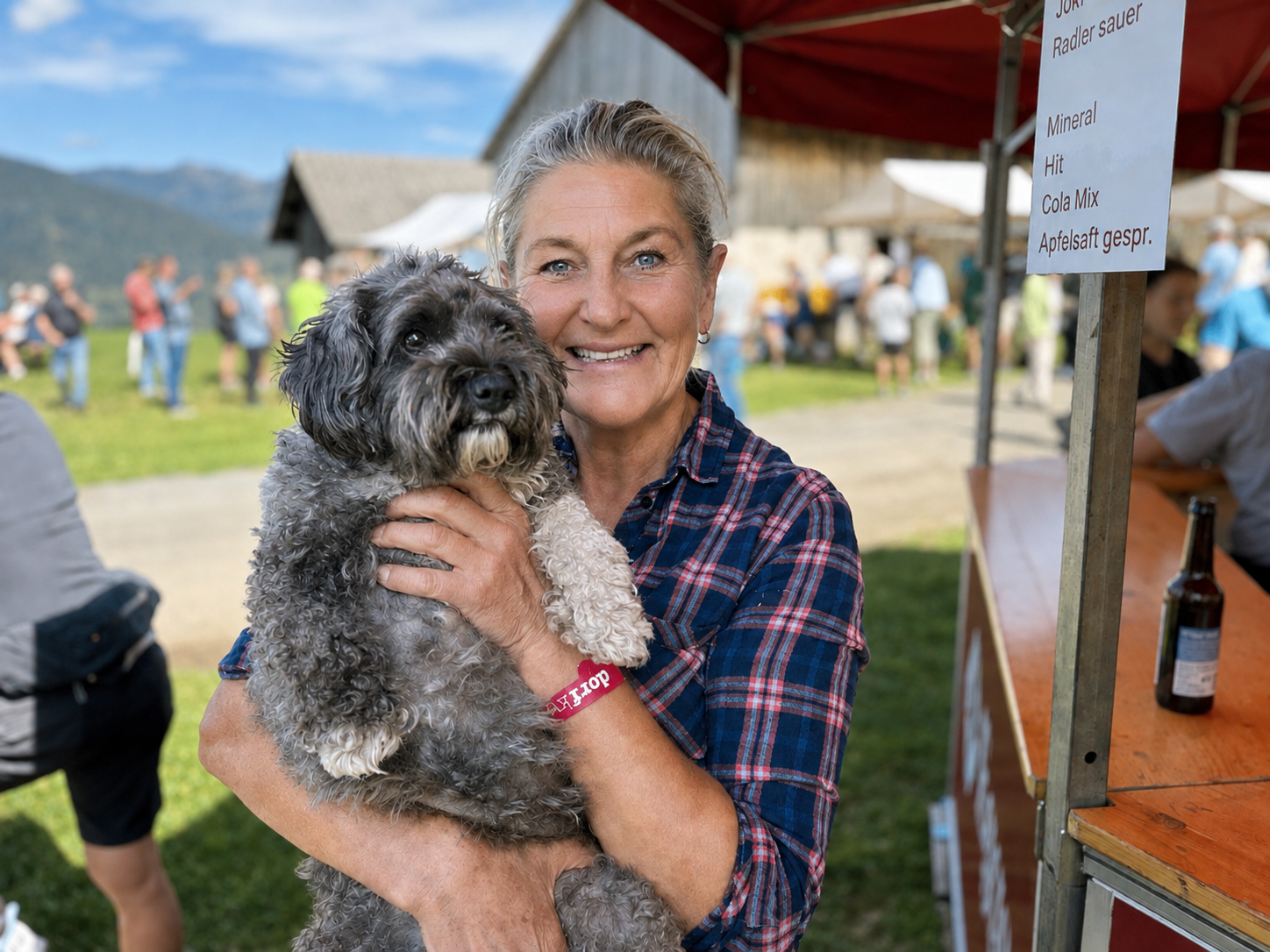 Unter den Besuchern: Manuela Stibi mit Frieda.