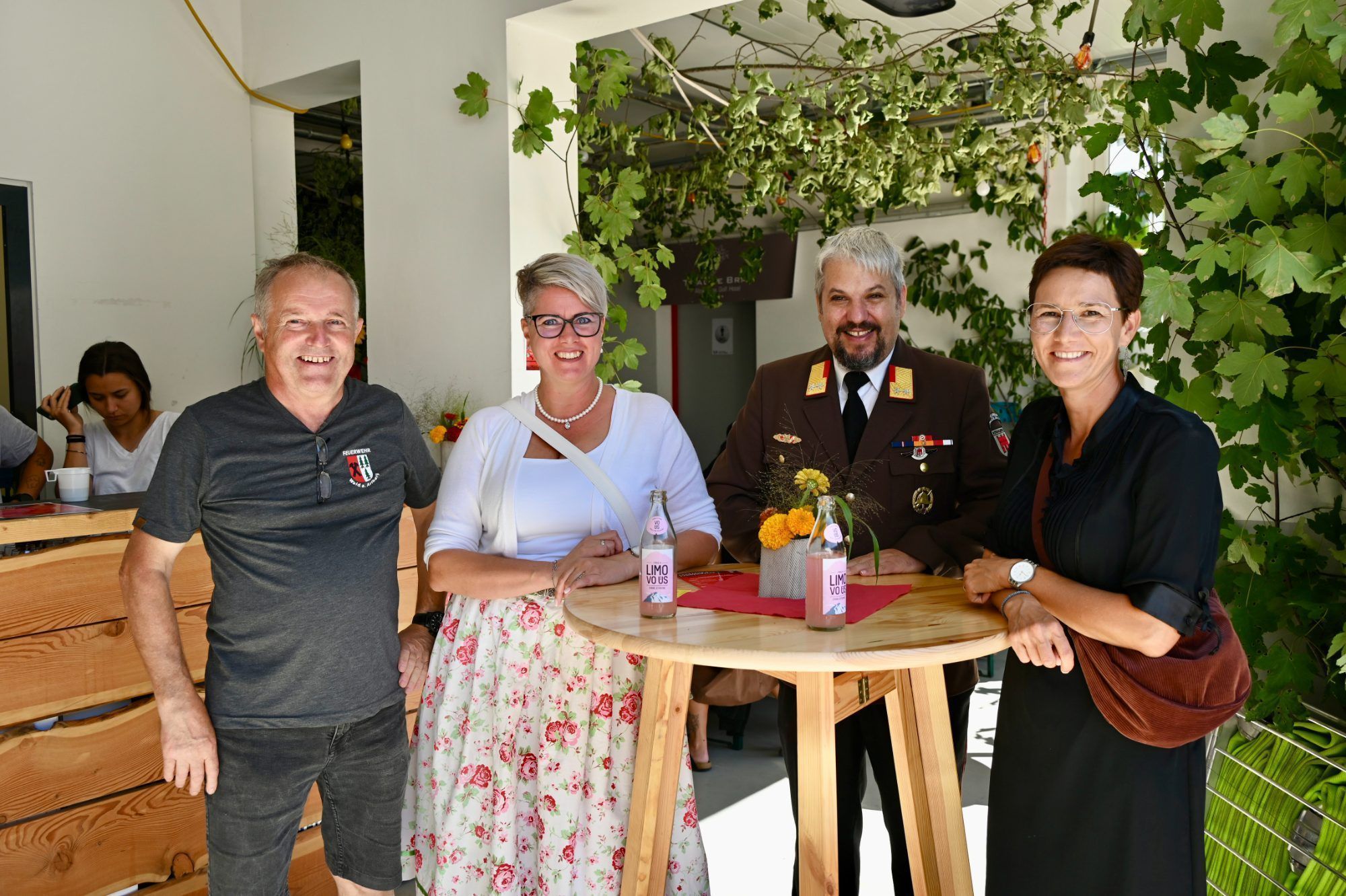 Paul Gantner, Heidi Burtscher, Thomas Bargehr und Claudia Gantner gratulierten der OF Wald a. A.