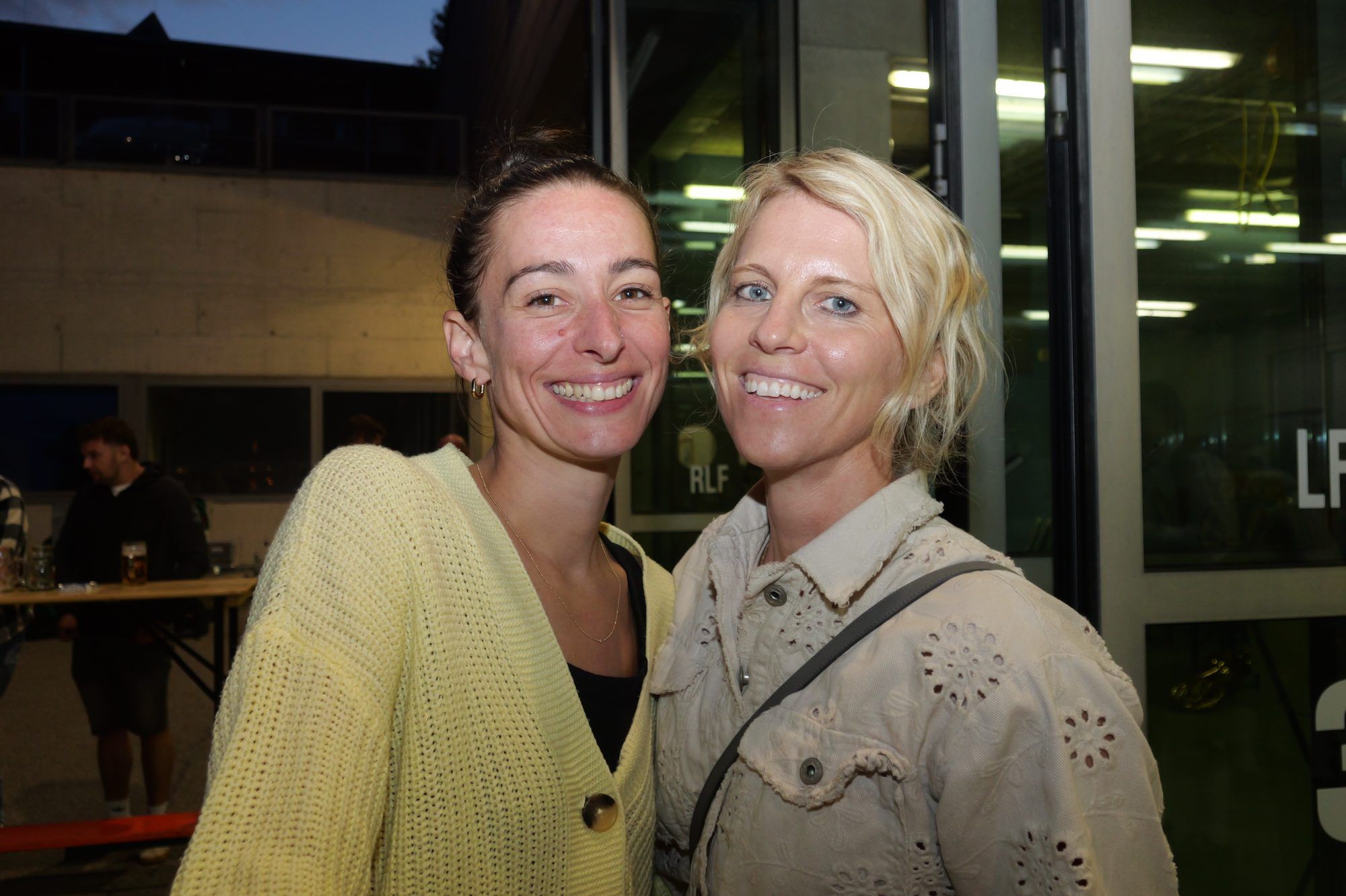 Auch Carola Längle und Steffi Salomon ließen sich das ausgezeichnete Konzert nicht entgehen.