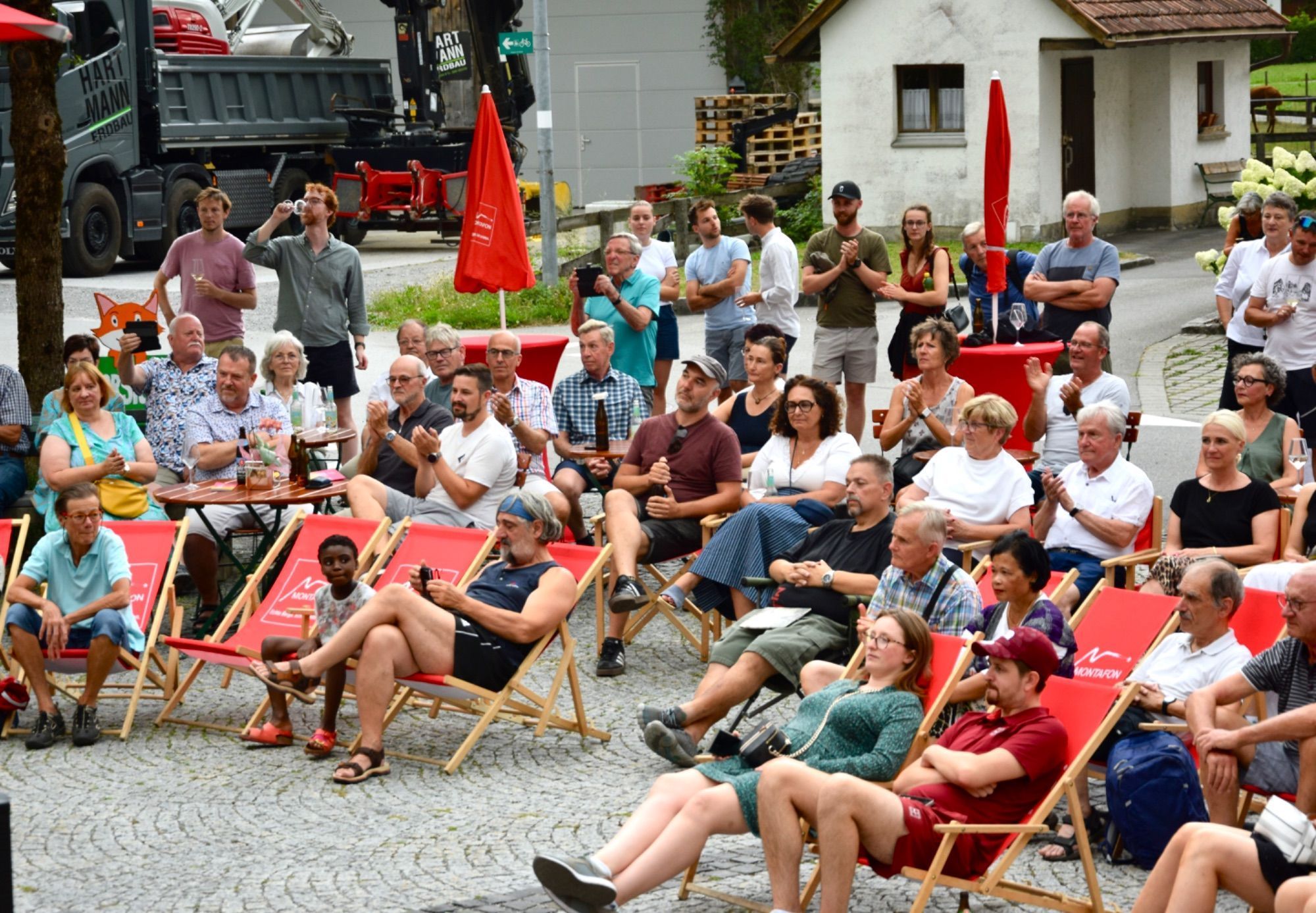 Das Konzertpublikum konnte es sich in den Liegestühlen gemütlich machen.