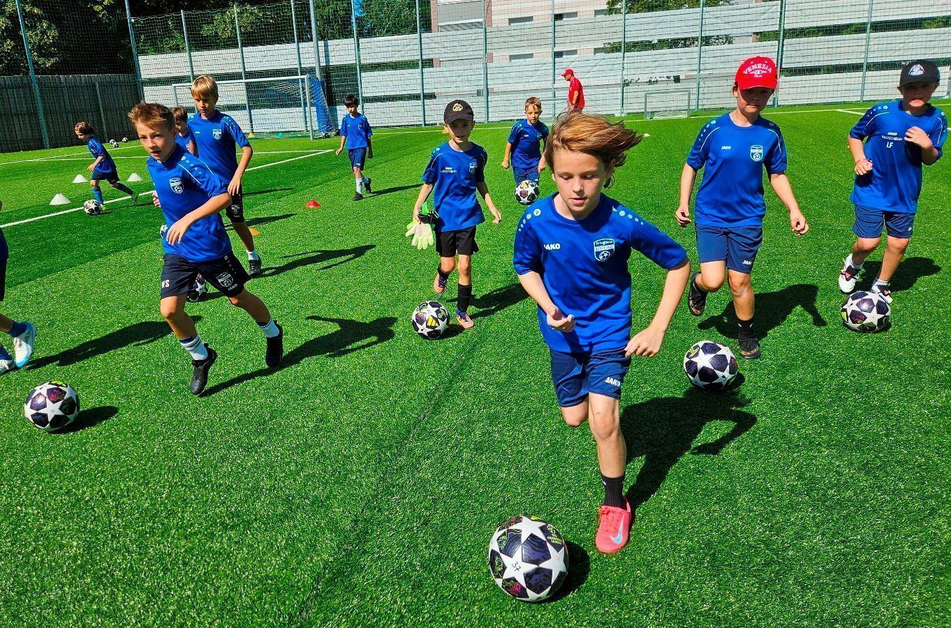 Impressionen vom „Leiblachtaler-Raiffeisen-Fußball-Nachwuchs-Camp 2026“ des SV typico Lochau im Stadion Hoferfeld.