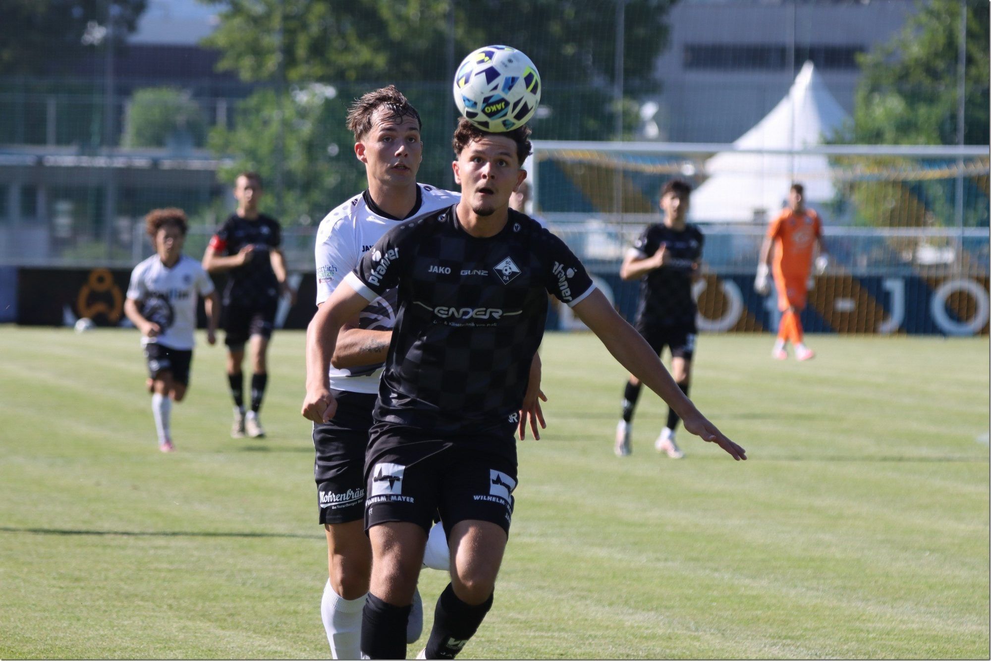 Zwei Tore im ersten Spiel für Altach II: Nico Helbock traf doppelt. KNOBEL