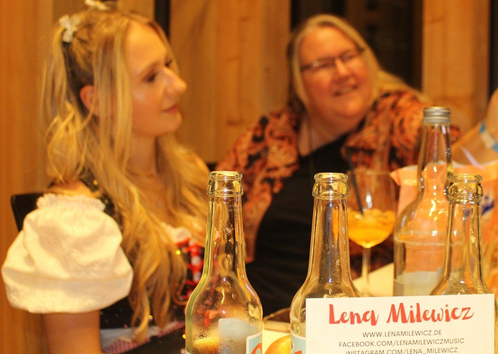 Die Freude am Musizieren hat Lena Milewicz von Mama Yvonne geerbt: „Gerade mal eingeschult hat sie schon unermüdlich auf meiner Steirischen geübt . . .“