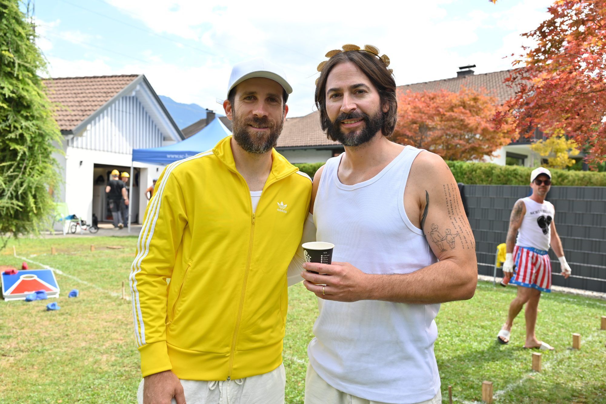 Philipp Szeverinksi und Michael Sperger pflegen ihre Freundschaften. Dafür veranstalteten sie am Wochenende die achte Gartenolympiade in Nenzing.