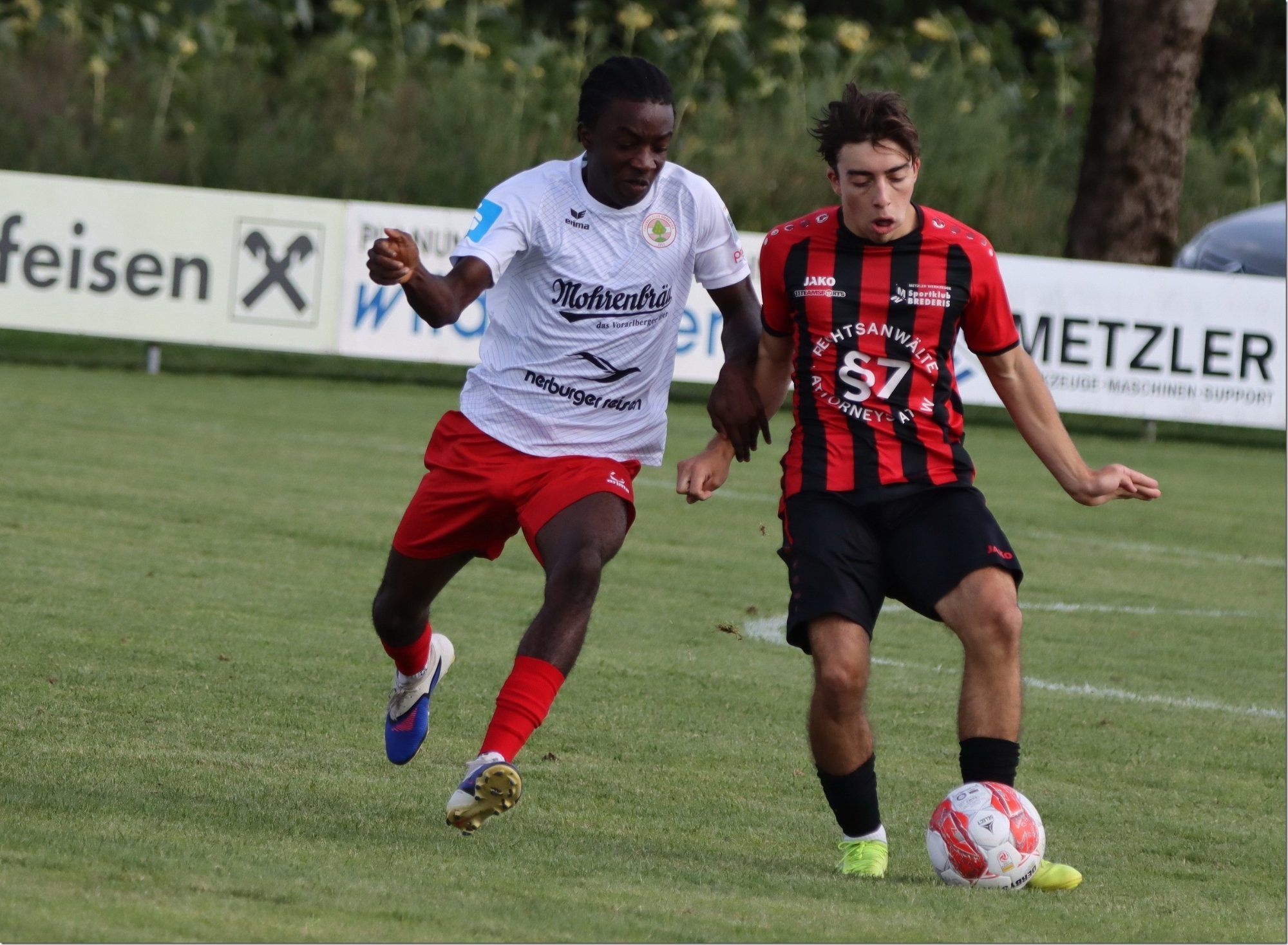 Szenen vom Spiel Brederis vs FC Dornbirn Juniors. VN-TK/10