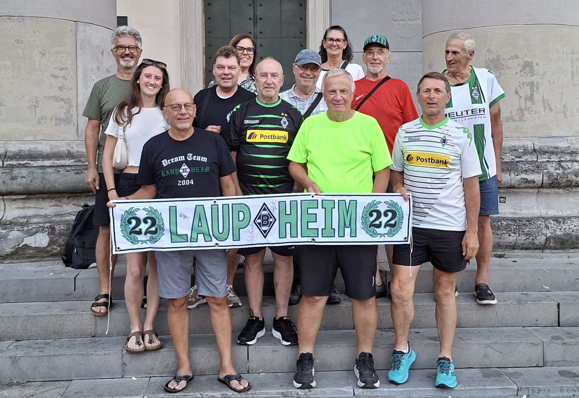 Gemeinsamer Abend am Dornbirner Marktplatz: Die Dornbirner Alpenborussen empfingen die Radfahrer aus Laupheim.