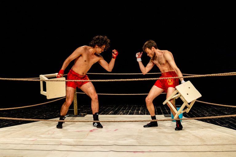 Warum es bei diesem Theaterfestival blaue Flecken gibt