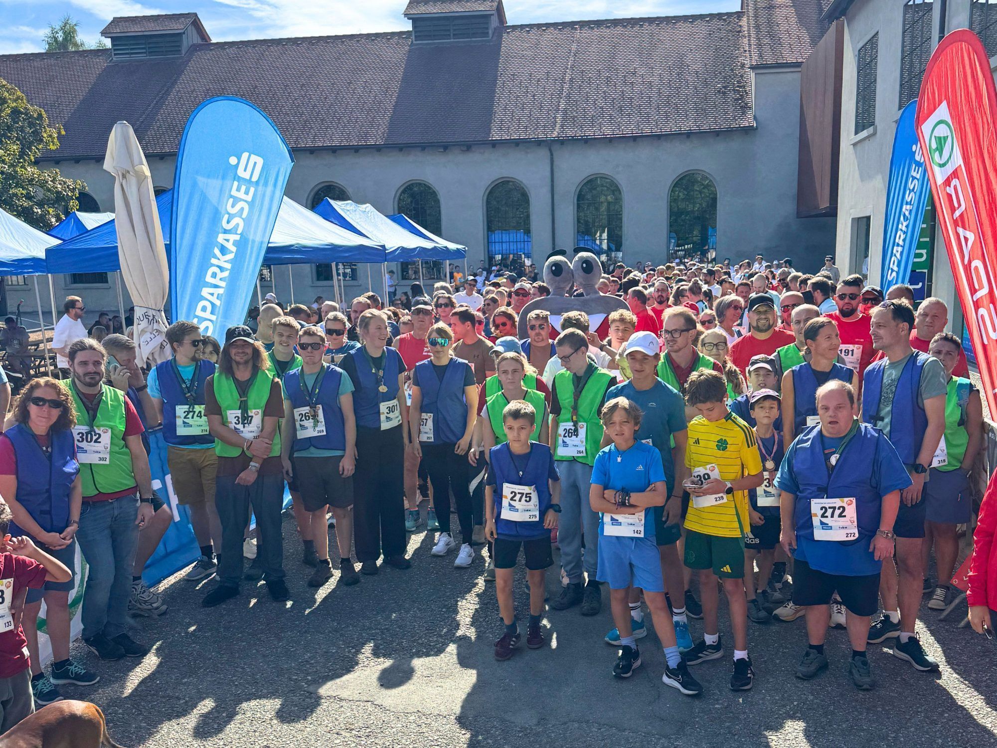 345 Teilnehmerinnen und Teilnehmer setzten im Stadtgarten ein Zeichen für Inklusion.