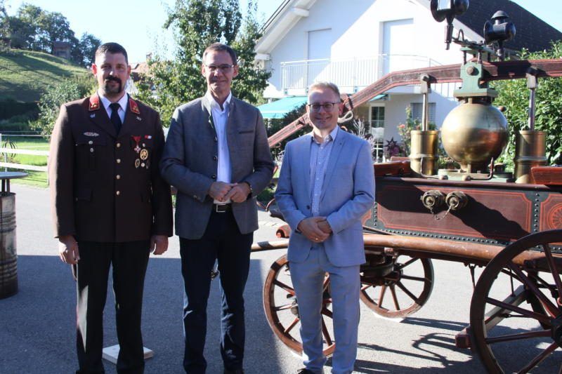 LH Markus Wallner und Sulz Bürgermeister Michael Schnetzer gratulierten der Feuerwehr Sulz mit Kommandant Mathias Walser.