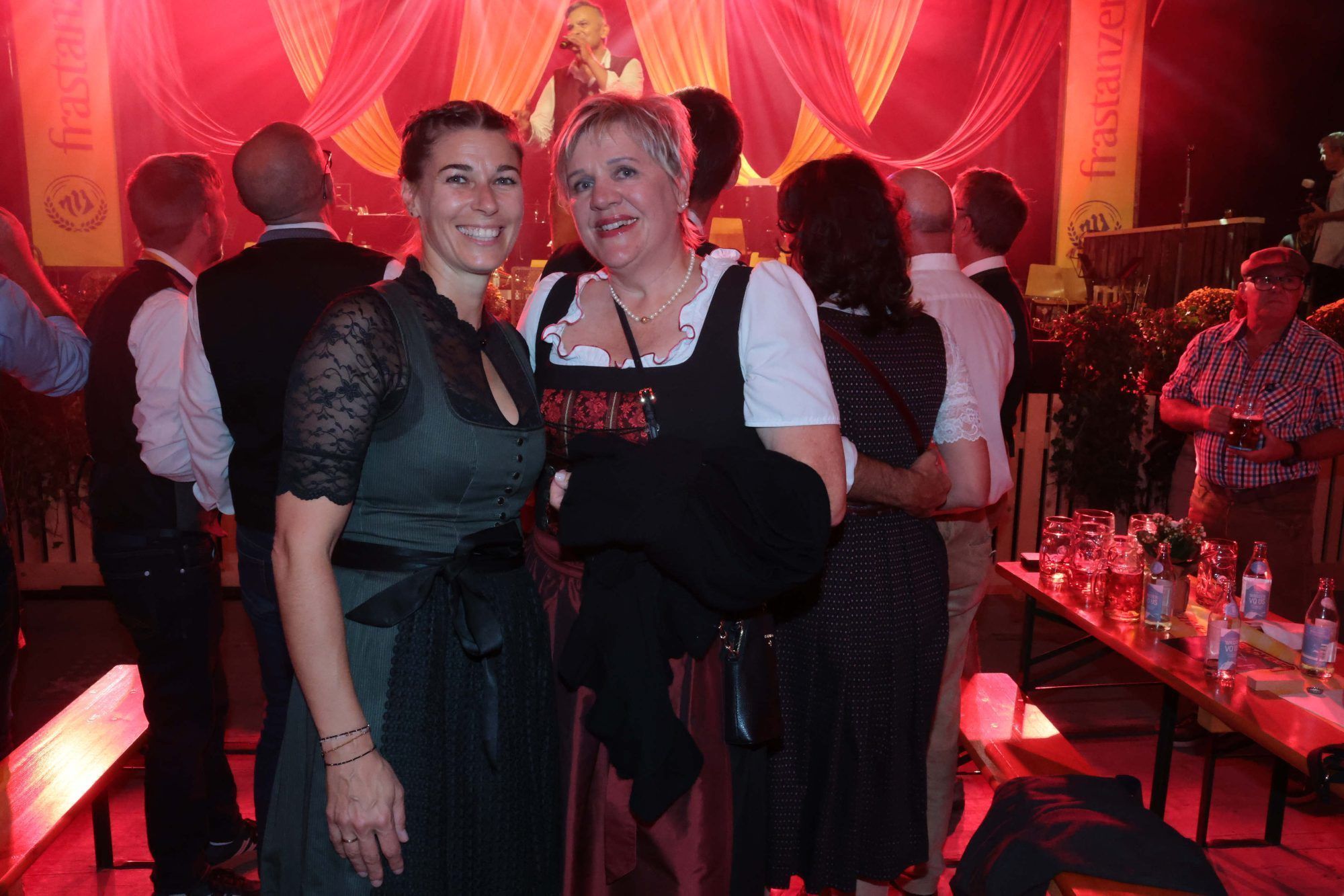 Abgeordnete Nadine Peschl und Vizebgm. Michaela Gort.