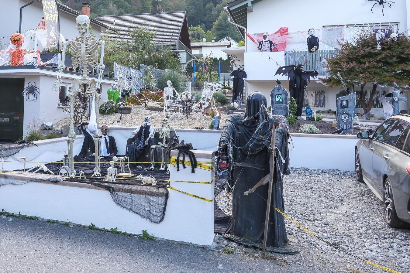 Schon einen Monat früher im Halloweenfieber: Diese Hohenemser Gärten sorgen für Aufsehen