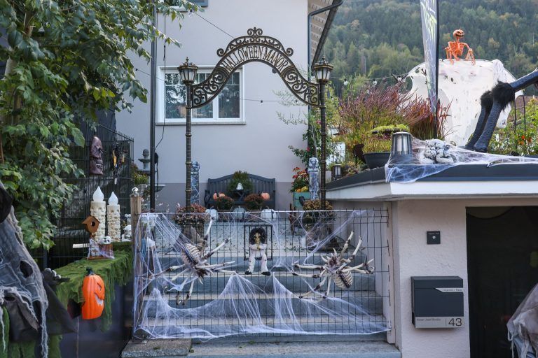 Schon einen Monat früher im Halloweenfieber: Diese Hohenemser Gärten sorgen für Aufsehen