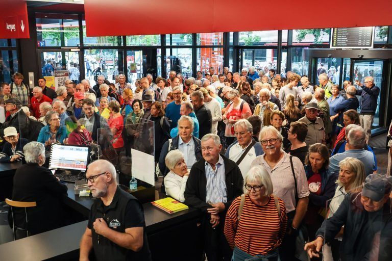 Zwischen Rummel, Wein und Weißküferei: Die Messe ist eröffnet