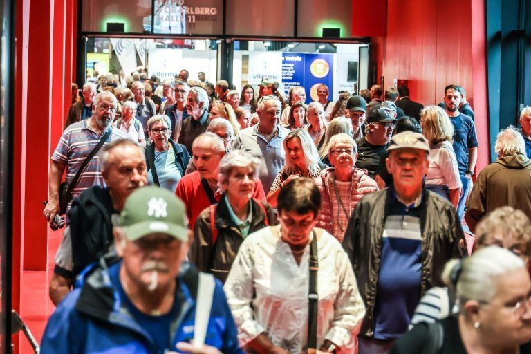 Zwischen Rummel, Wein und Weißküferei: Die Messe ist eröffnet