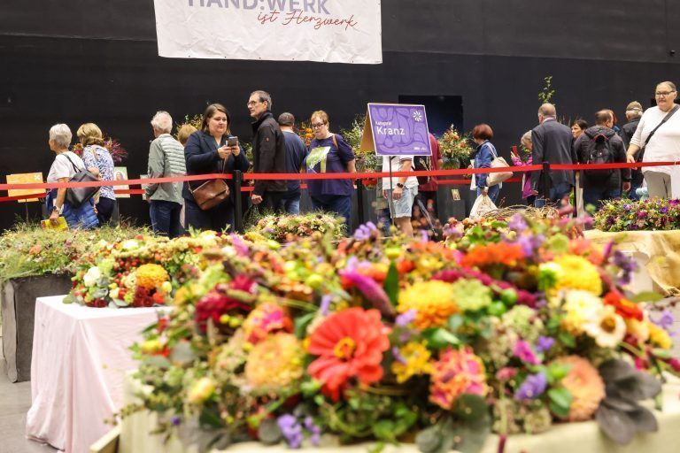Zwischen Rummel, Wein und Weißküferei: Die Messe ist eröffnet