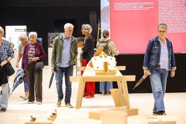 Zwischen Rummel, Wein und Weißküferei: Die Messe ist eröffnet