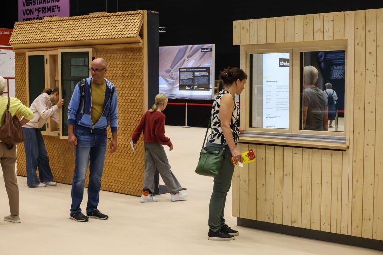 Zwischen Rummel, Wein und Weißküferei: Die Messe ist eröffnet