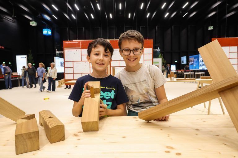 Zwischen Rummel, Wein und Weißküferei: Die Messe ist eröffnet