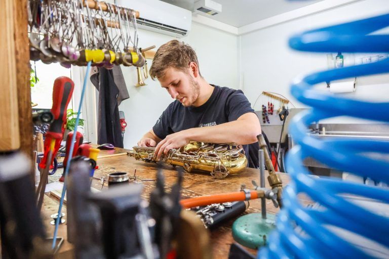 Die Werkstatt für den guten Ton: Altacher Musikhandel baut sein Angebot aus