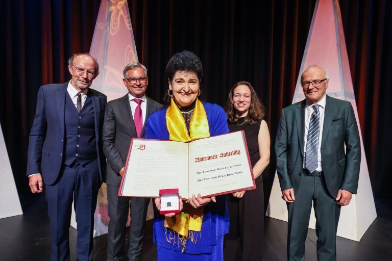 "Du bist geblieben, wo andere gegangen sind": Annemarie Sutterlüty mit Russ-Preis geehrt