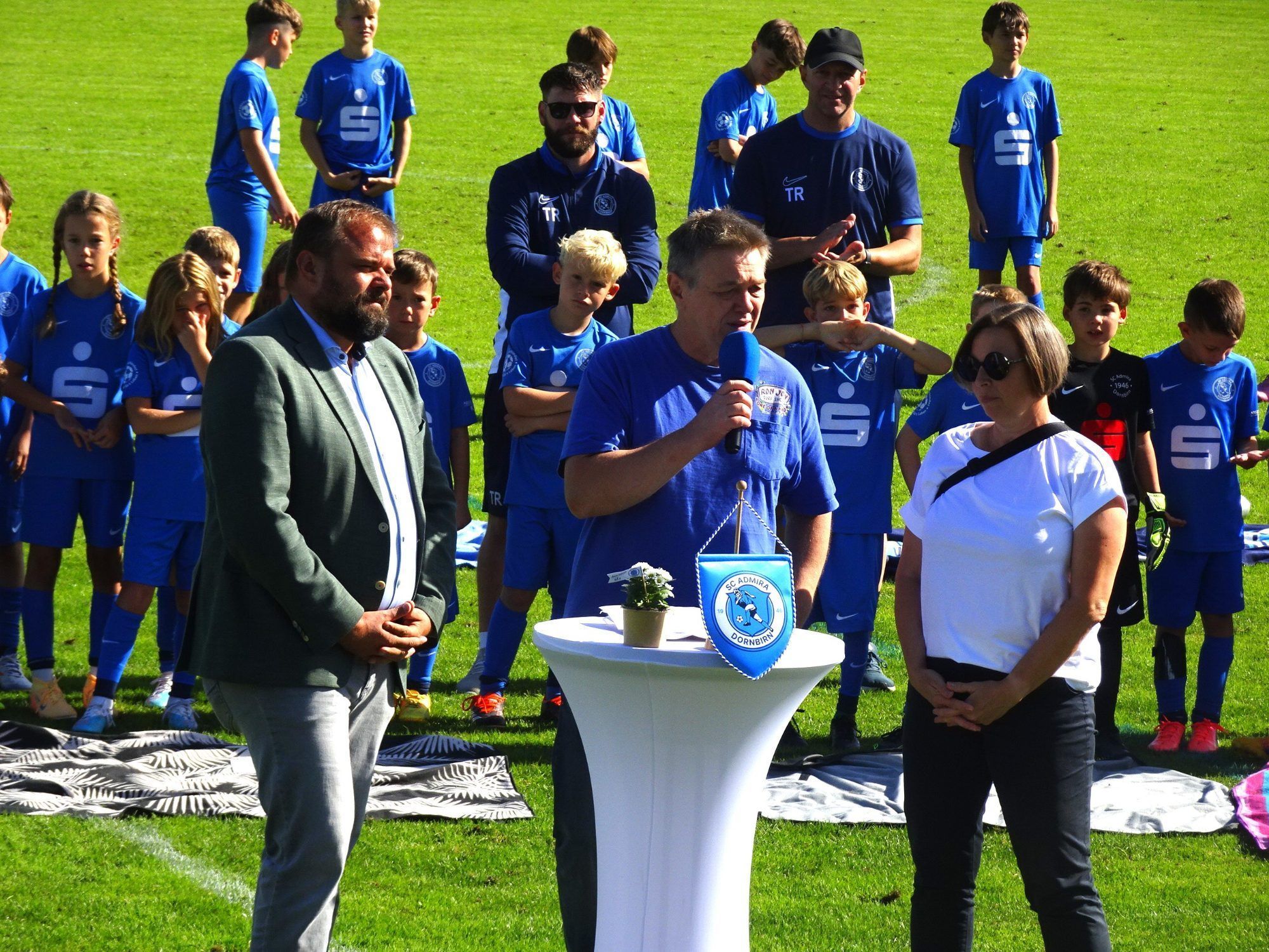 Admira tanzt vor Freude
