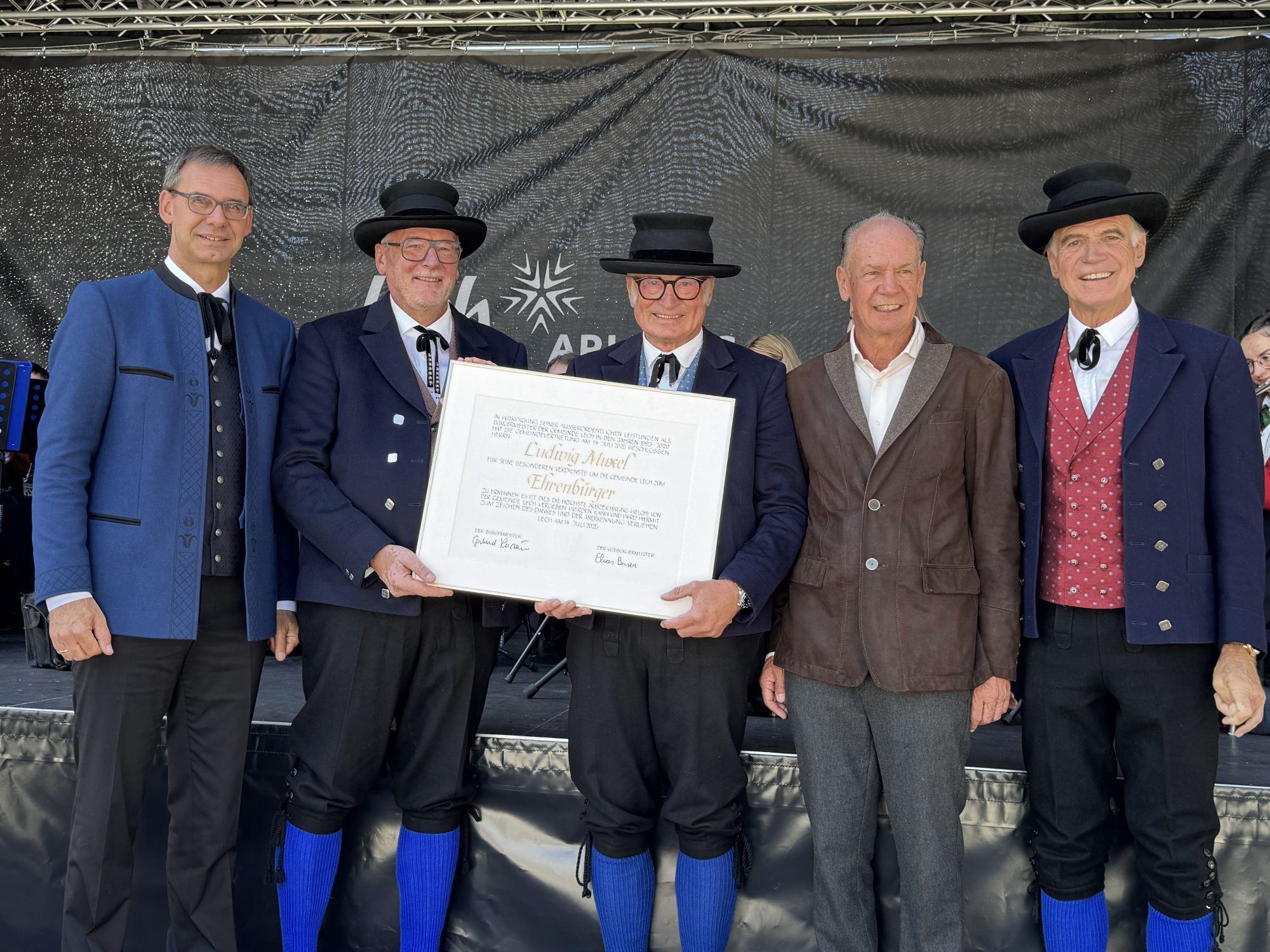 Landeshauptmann Markus Wallner und Bürgermeister Gerhard Lucian mit den Geehrten.