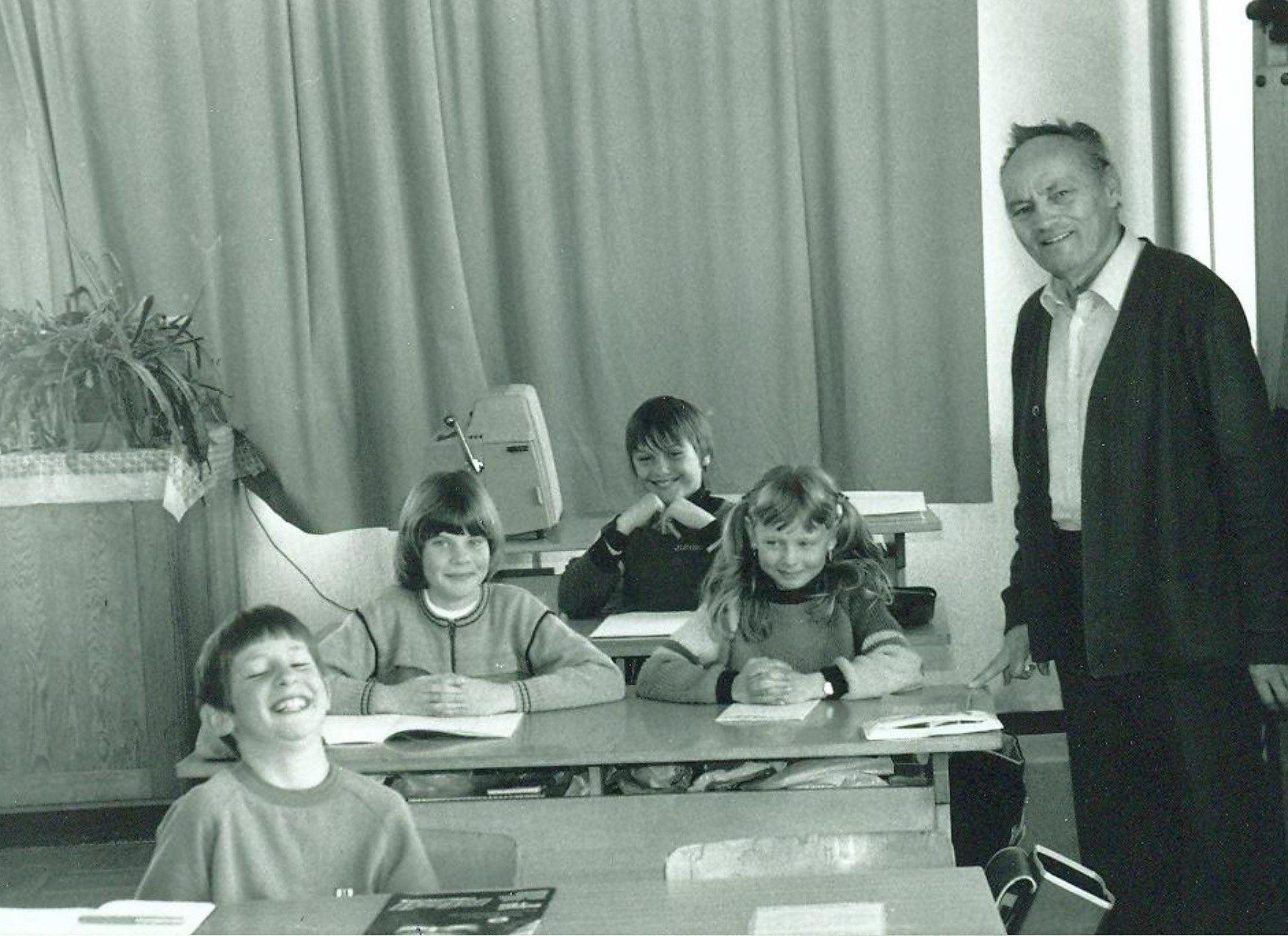 In den 1980-er Jahren unterrichtete Meinrad Hopfner in einem Schuljahr nur noch vier Schulkinder – zehn Jahre später lernten bei seinem Nachfolger Markus Schatzmann 40 Schülerinnen und Schüler.