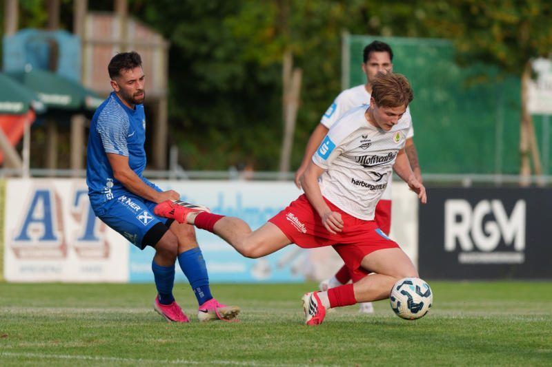 Kovacs spielt im Mittelfeld der Rothosen. VN-STIPLOVSEK