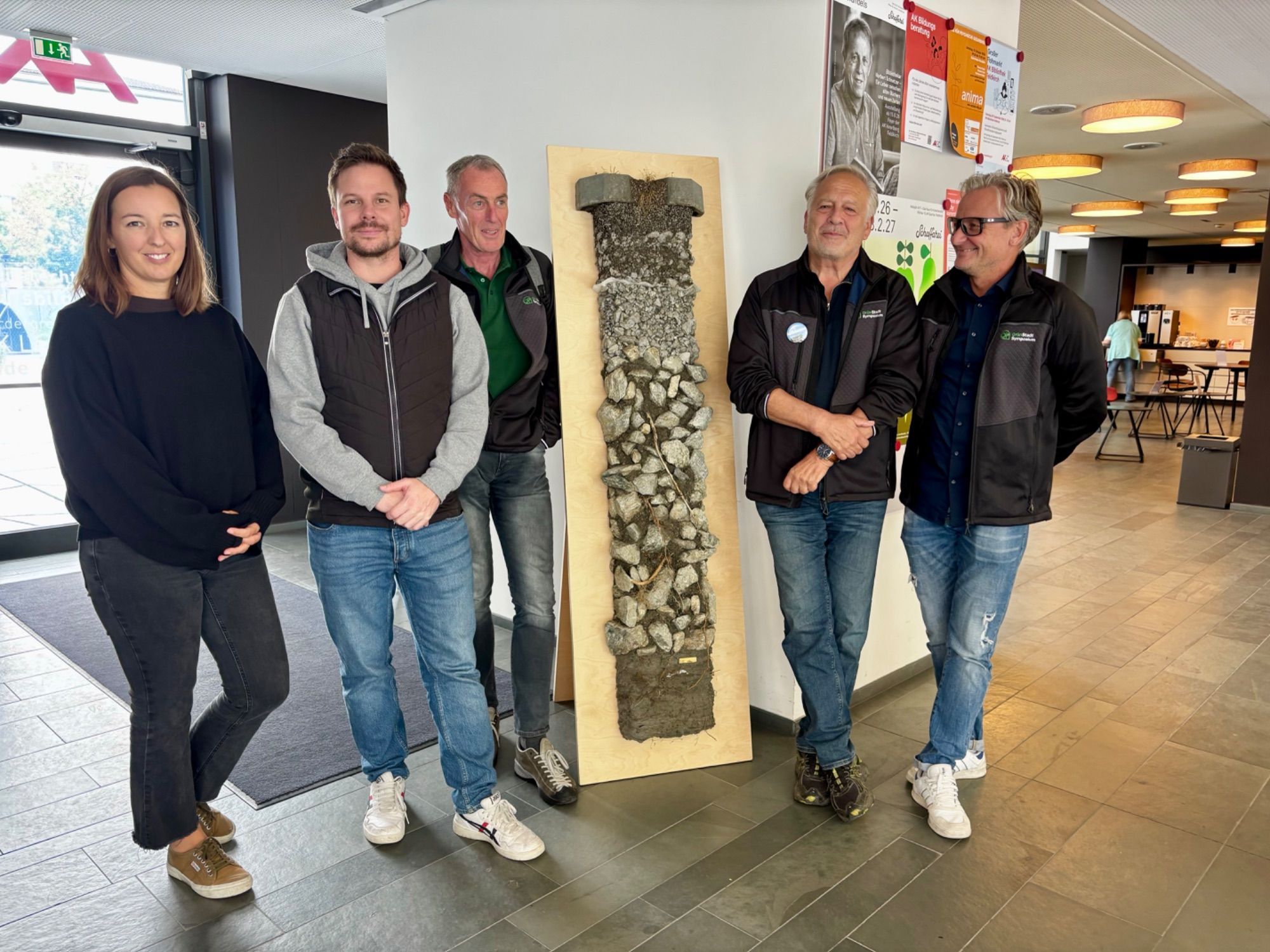 Simone Egle, Mathias Wölfi, Richard Gutensohn, Conrad Amber und Markus Luschin erwarten die Teilnehmer.
