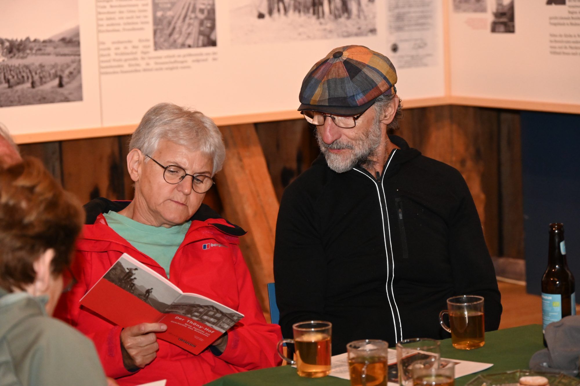 Die Besucher informierten sich über den Thöny-Hof.
