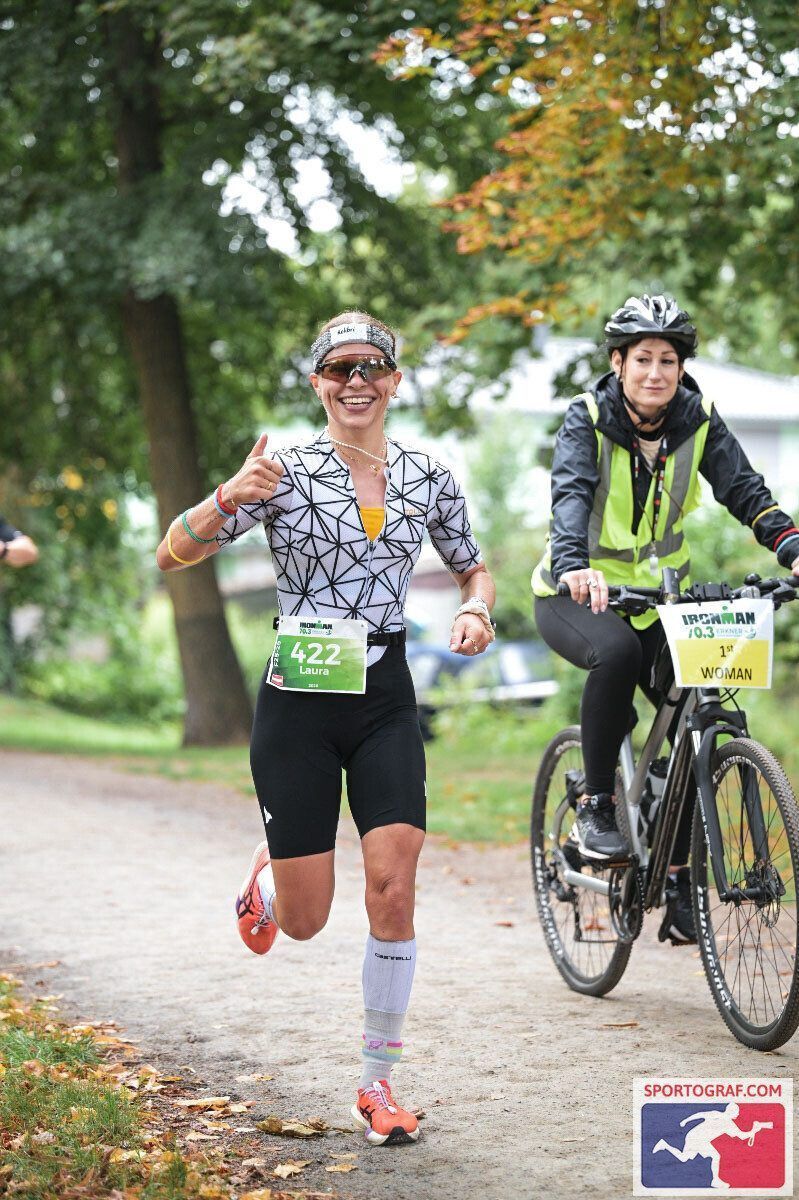 Laura Beer hat durch das Studium ihre Leidenschaft für das Laufen, Radfahren und Schwimmen gefunden. (Sportograf.com)
