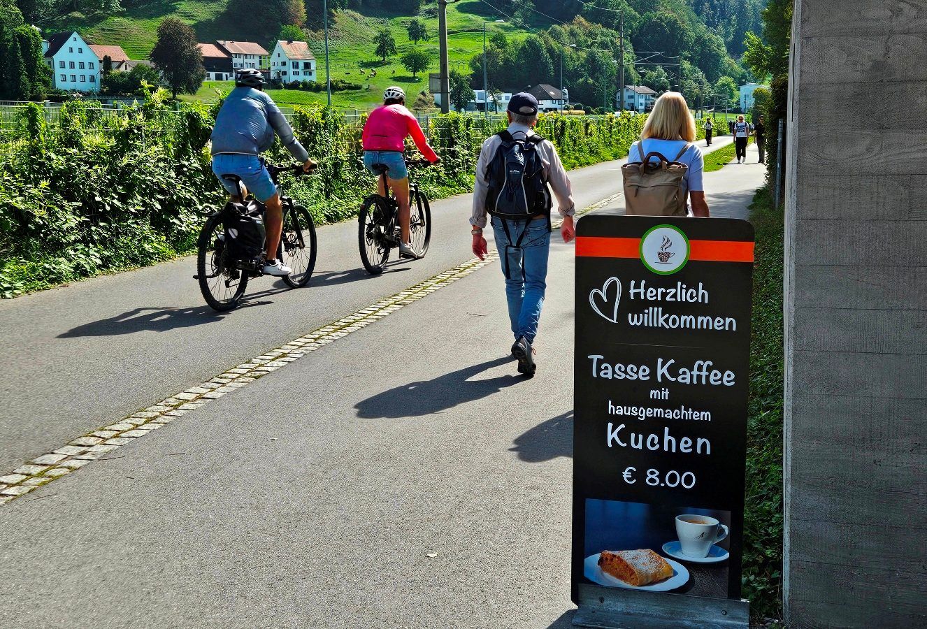 Impressionen rund um die Radzählstelle am Lochauer Hafen.