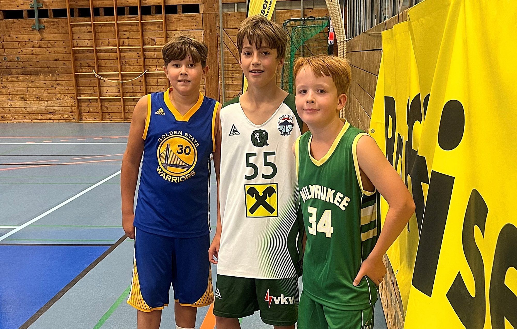 Gemeinsam macht Basketball gleich noch mehr Spaß, wie diese jungen Lions beweisen.