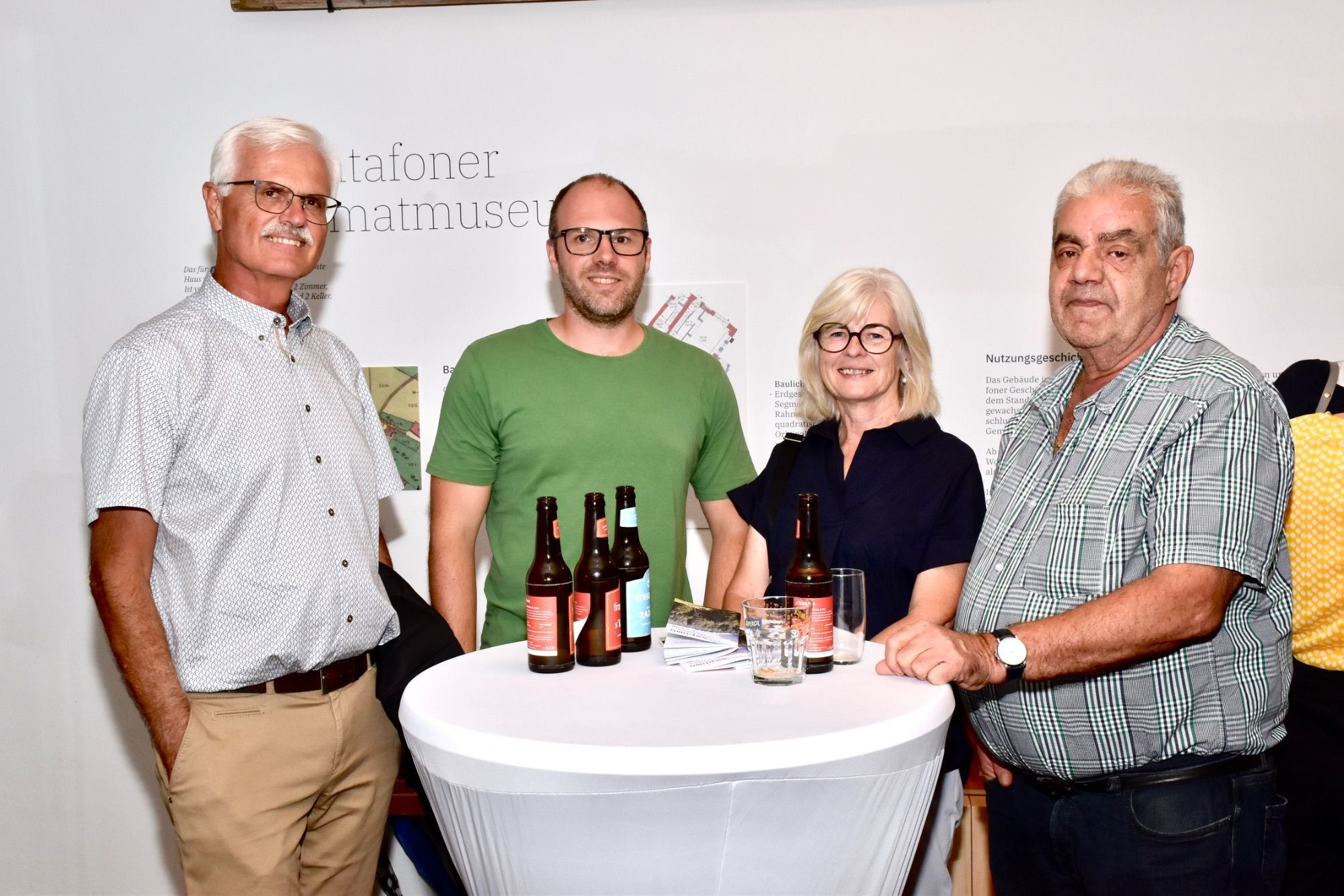 Manfred Tschaikner, Dominik Ammann, Theresia Tschaikner und Thomas Gamon im Heimatmuseum, wo Archäologe Martin Gamon referiert hatte.