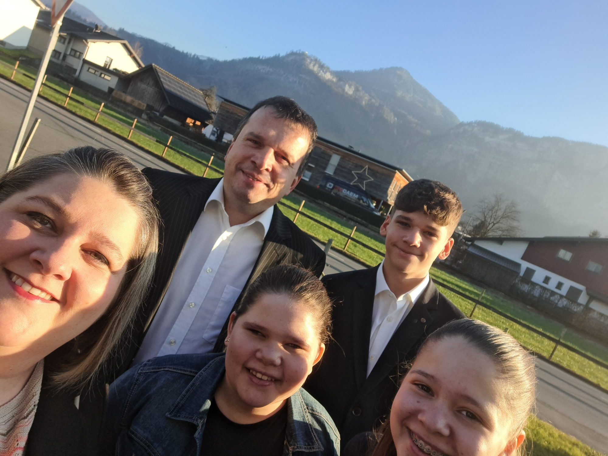 Die Mayer-Mandls sind eine Familie, die gerne anpackt und sich engagiert - Mama Michaela ist ihr bestes Vorbild.