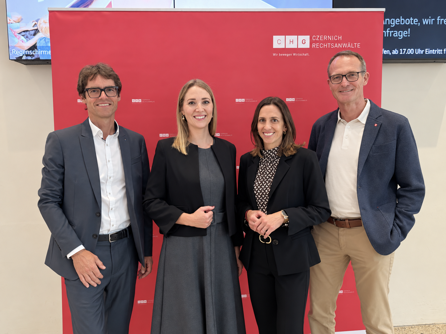 CHG-Partner Günther Gast, Standortleiterin Yasmine Greber, Anwältin Angela Hirsch und CHG-Partner Christoph Haidlen bei den Feierlichkeiten.