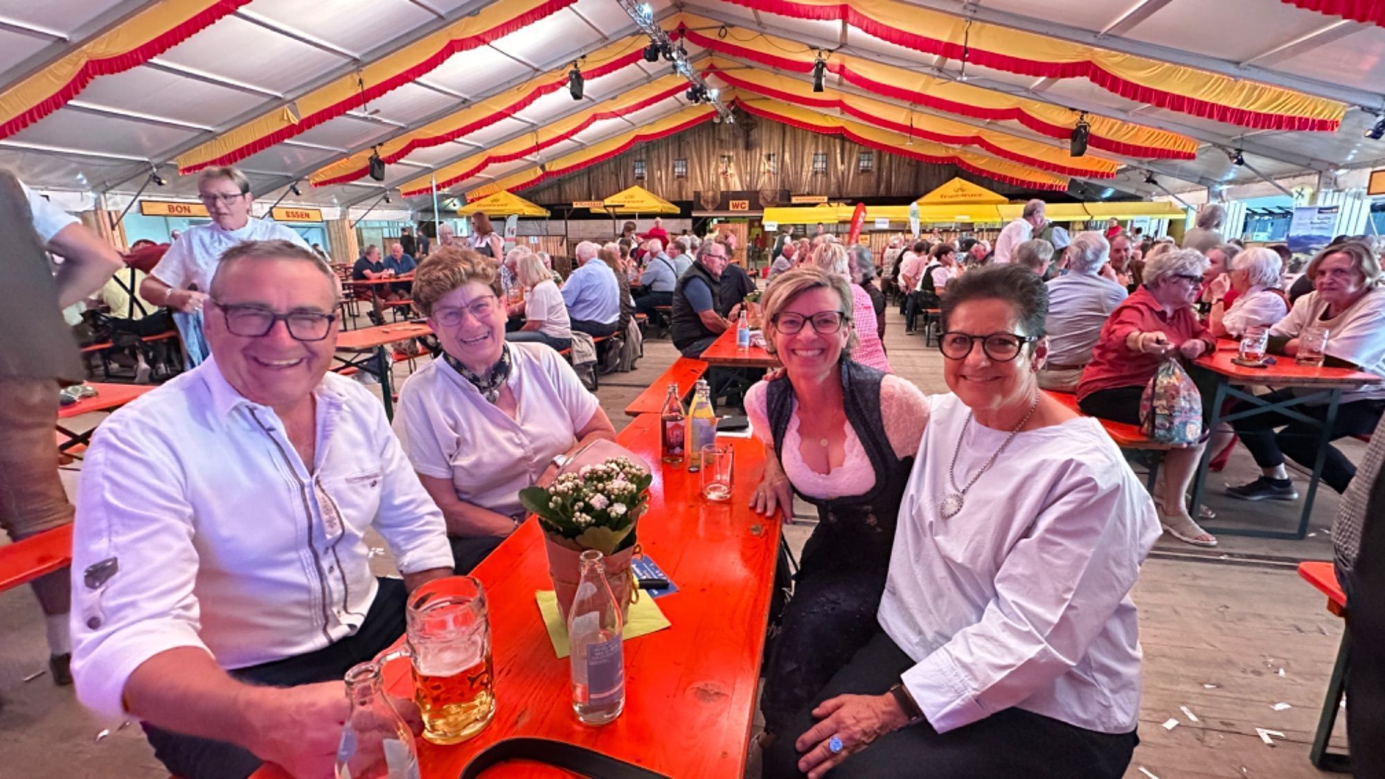 Die Festbesucher:innen waren gut gelaunt.