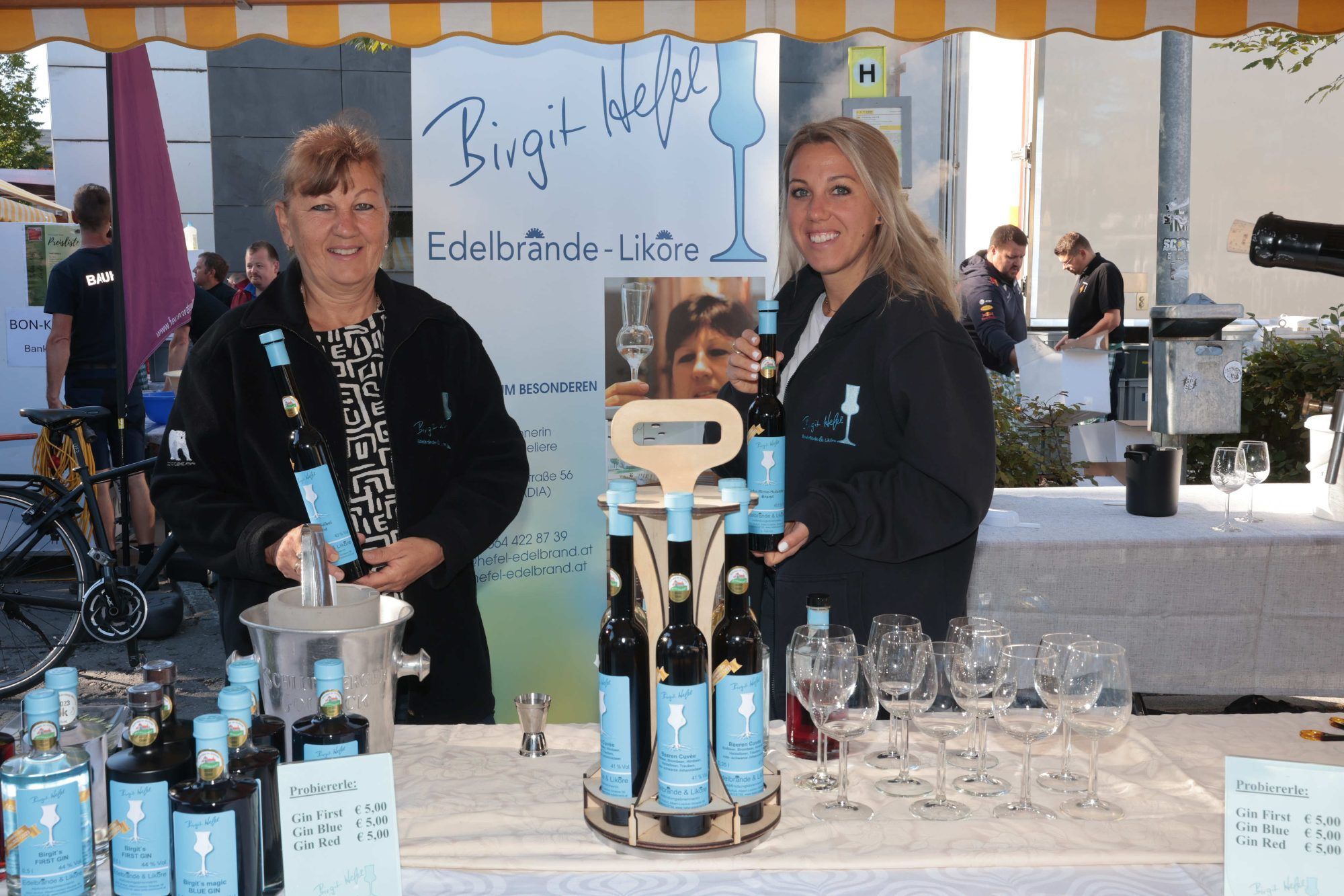 Birgit Hefel und Tochter Corinna haben neben Edelbränden auch 