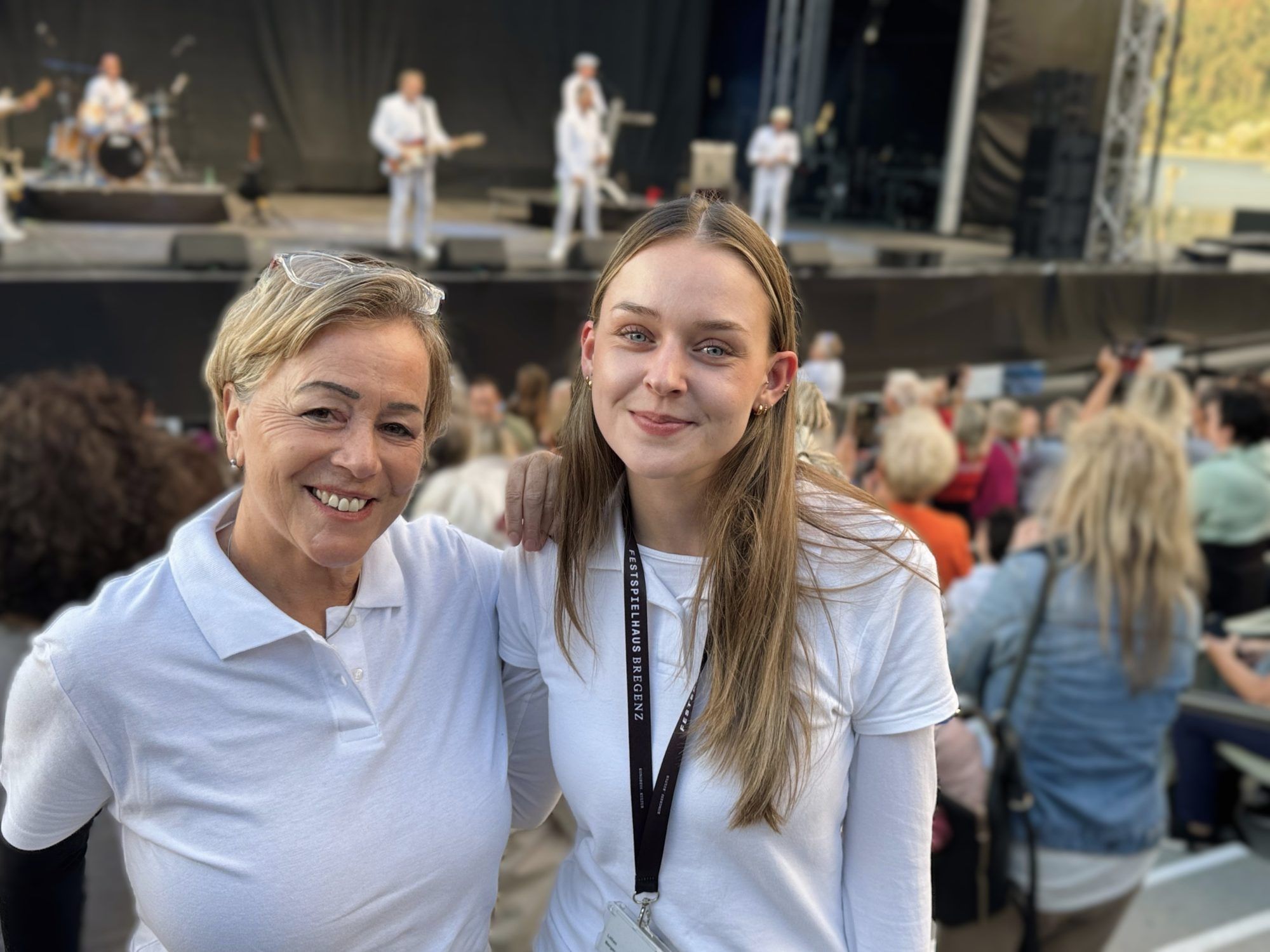 Susanne Müllner und Lillian Berger vom Publikums-Service.