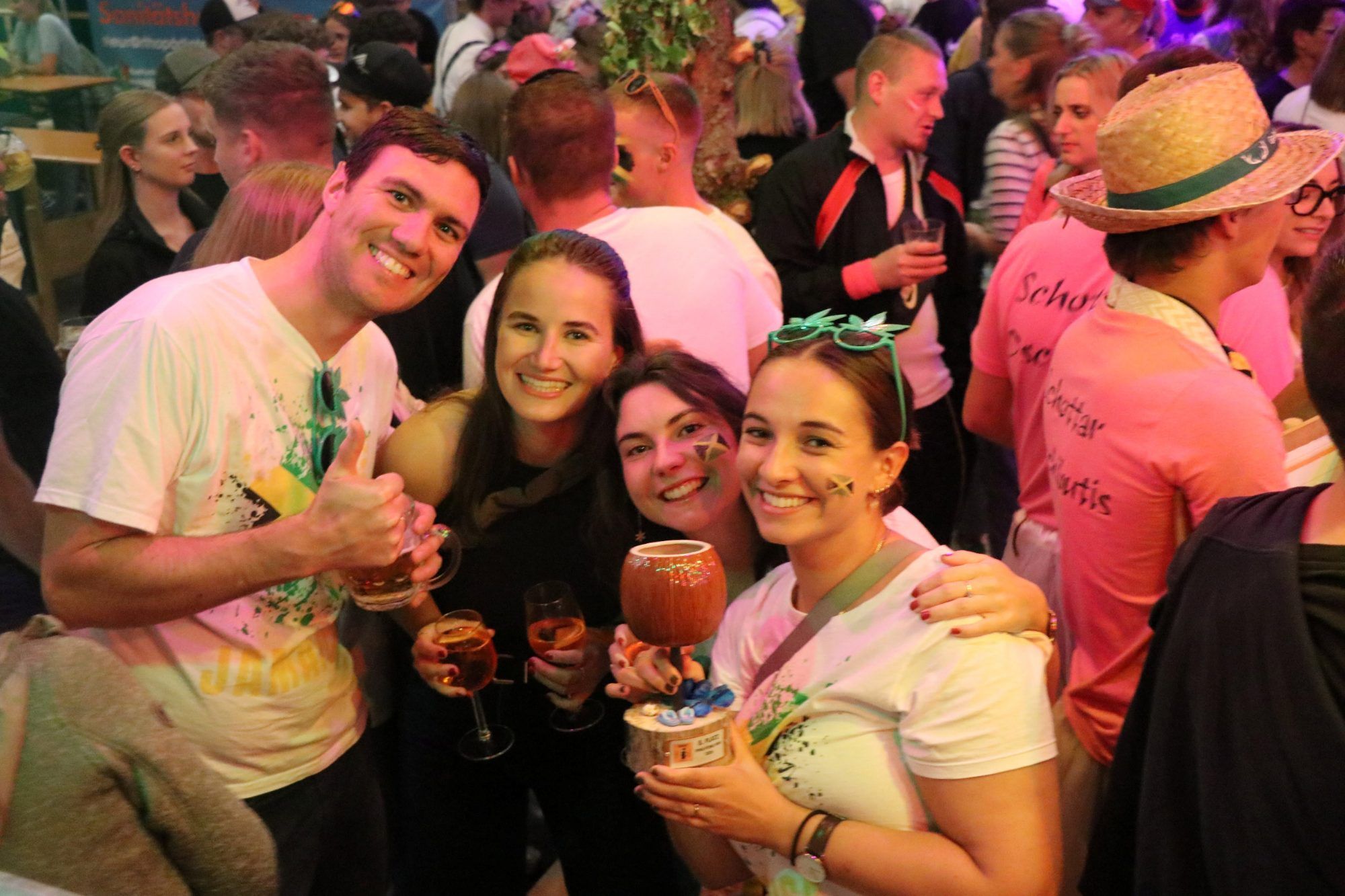 In der Viehmarkthalle herrschte ausgelassene Partystimmung bis in die frühen Morgenstunden.