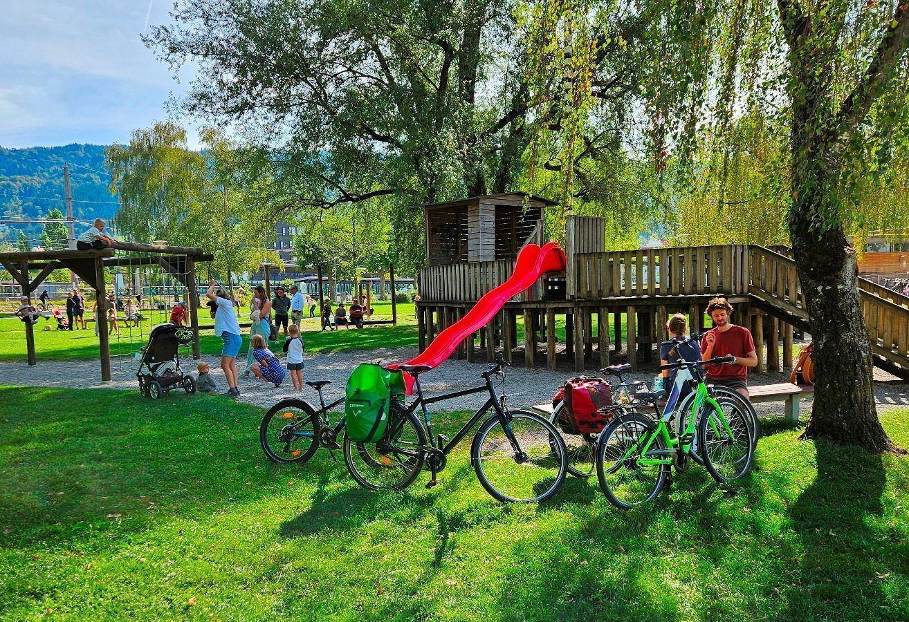 Impressionen rund um die Radzählstelle am Lochauer Hafen.