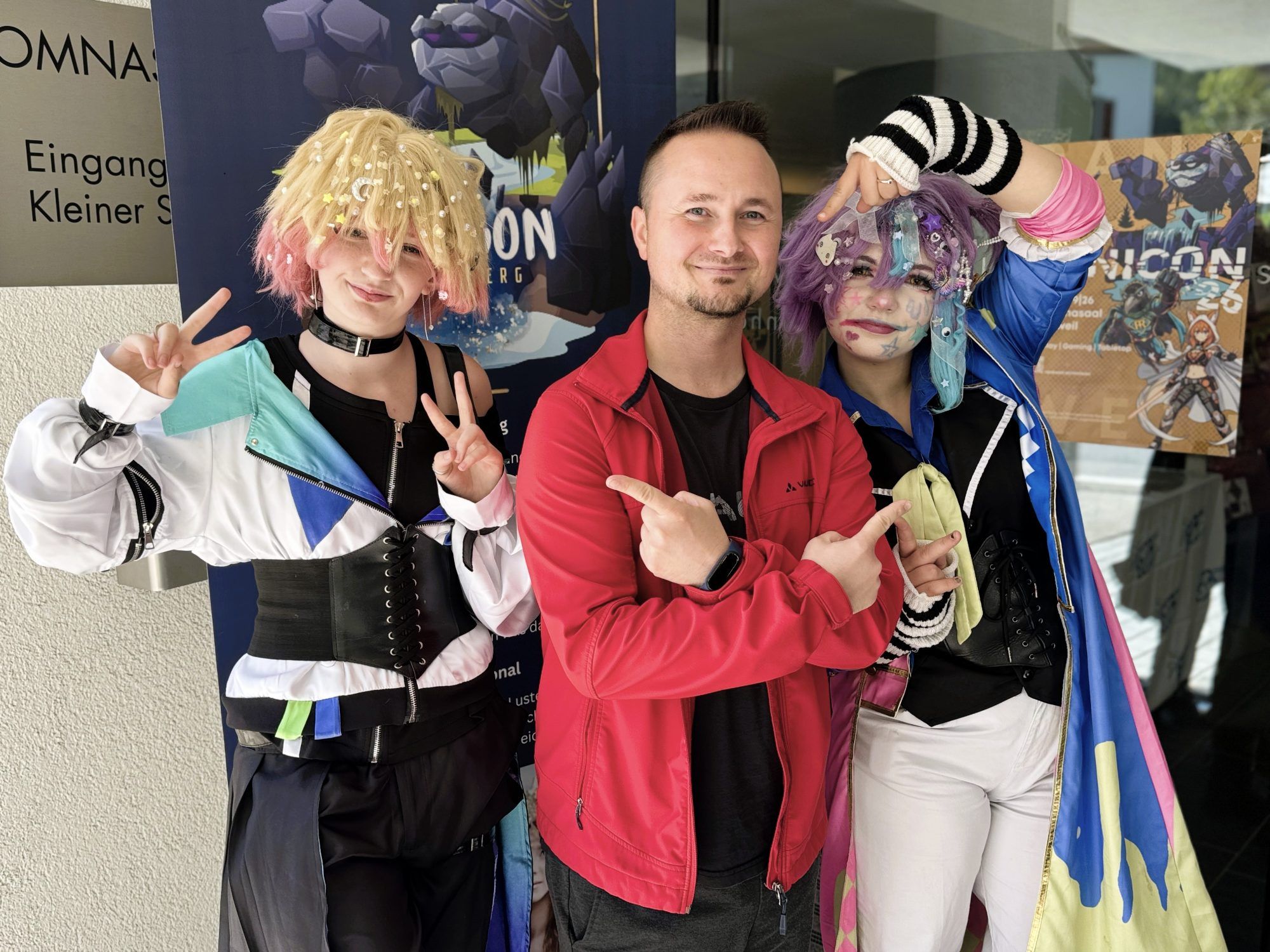 Moderator Danijel Köstlich mit Clover und Lyx.