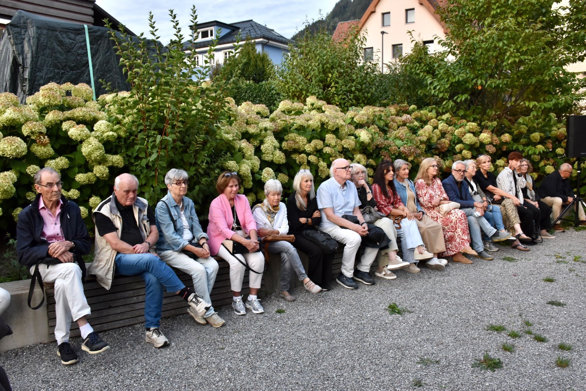 Interessiert verfolgten die Besucherinnen und Besucher die Eröffnung der Ausstellung.