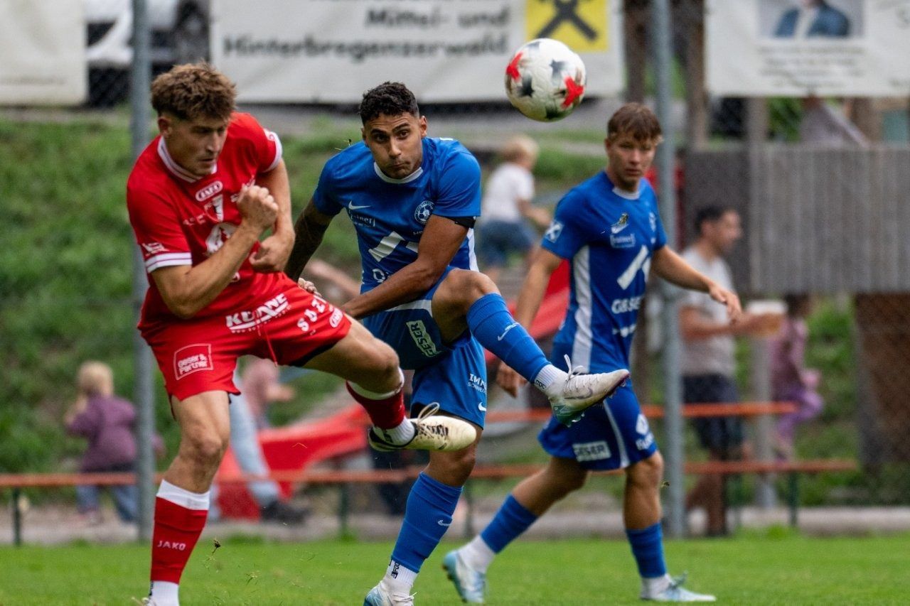 Impressionen vom Derby Andelsbuch gegen Egg. VN-SERRA/10