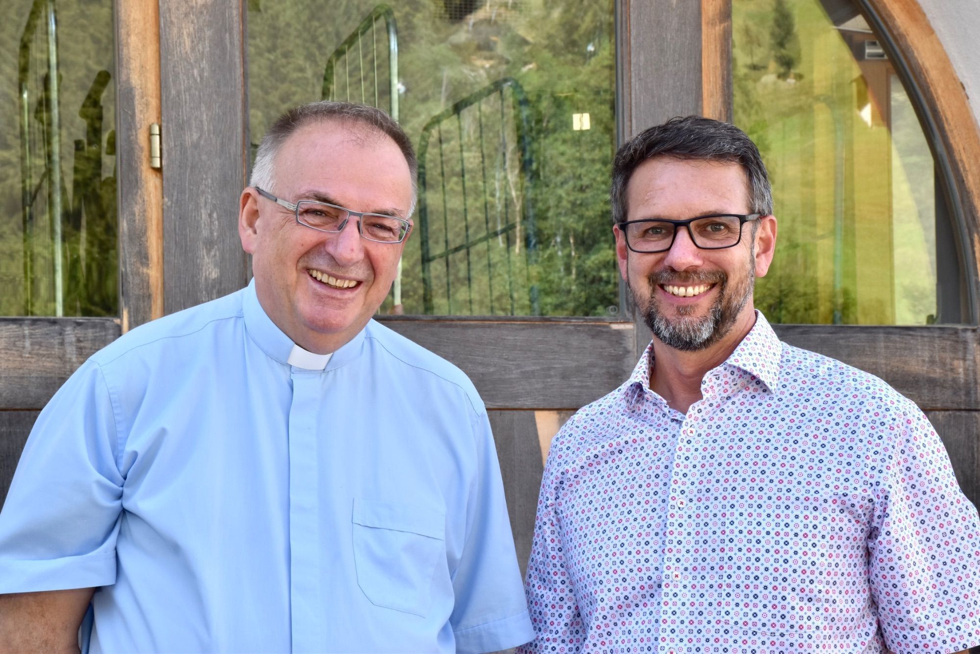 Pfarrmoderator Hans Jürgen Tinkhauser und Organist Martin Loretz.