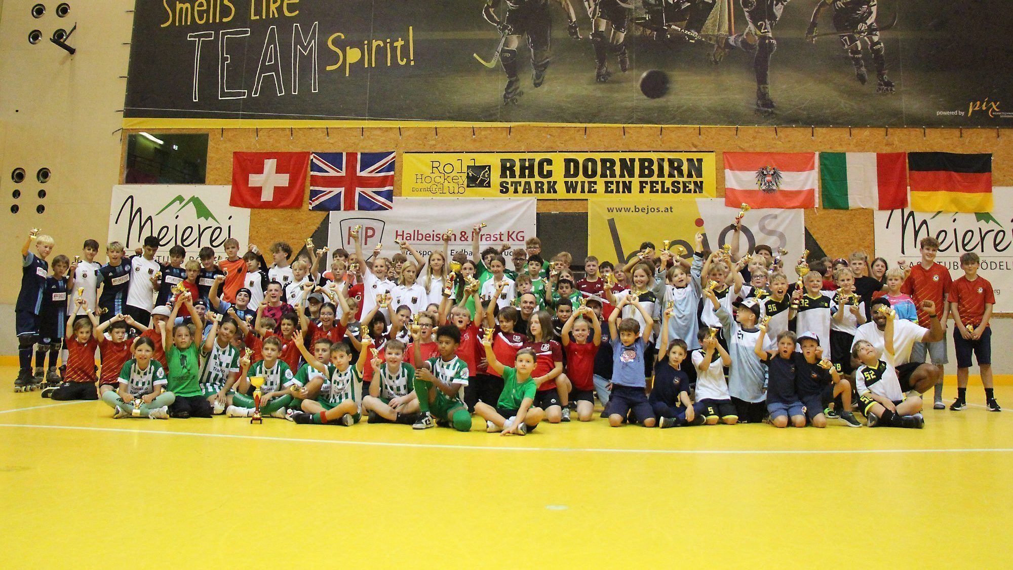Die Stadthalle wurde beim Jubiläumsturnier zur Bühne für internationalen Nachwuchssport.