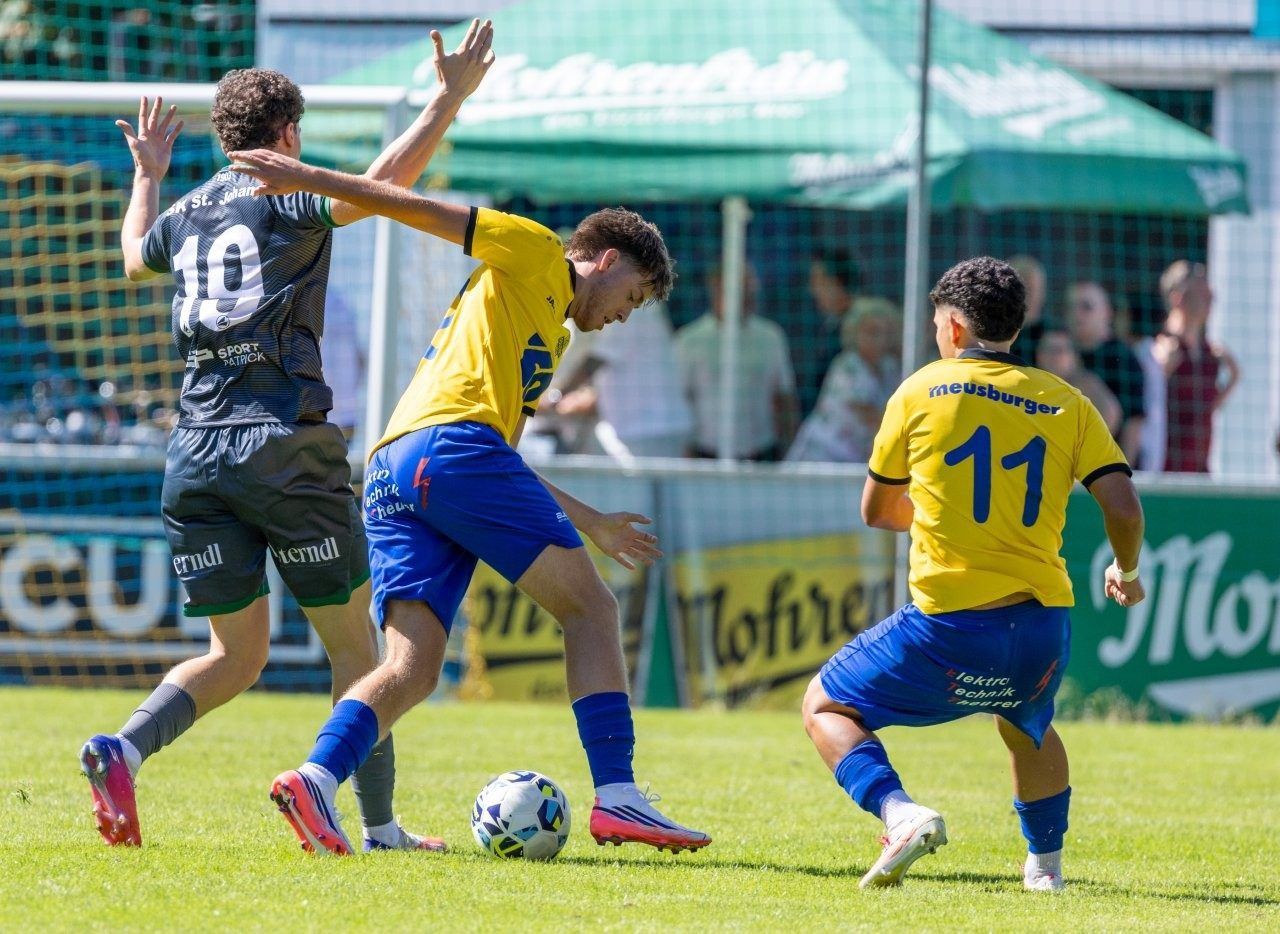 Szenen vom Spiel Wolfurt vs St. Johann. VN-PAULITSCH/10