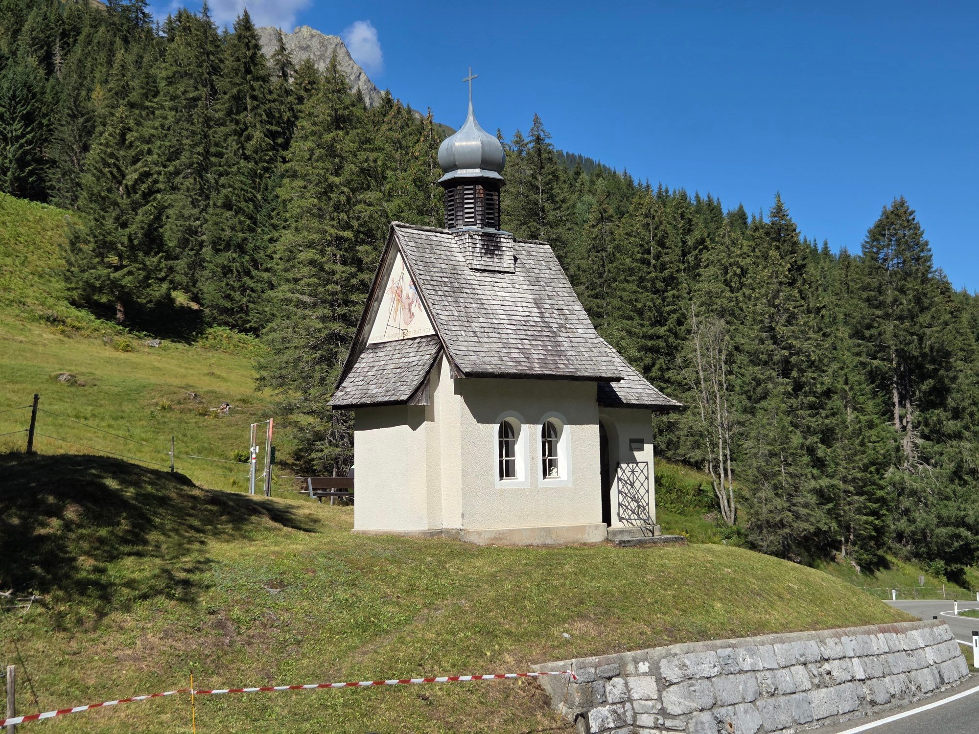 Die Fidelis-Kapelle an der Straße nach Gargellen.