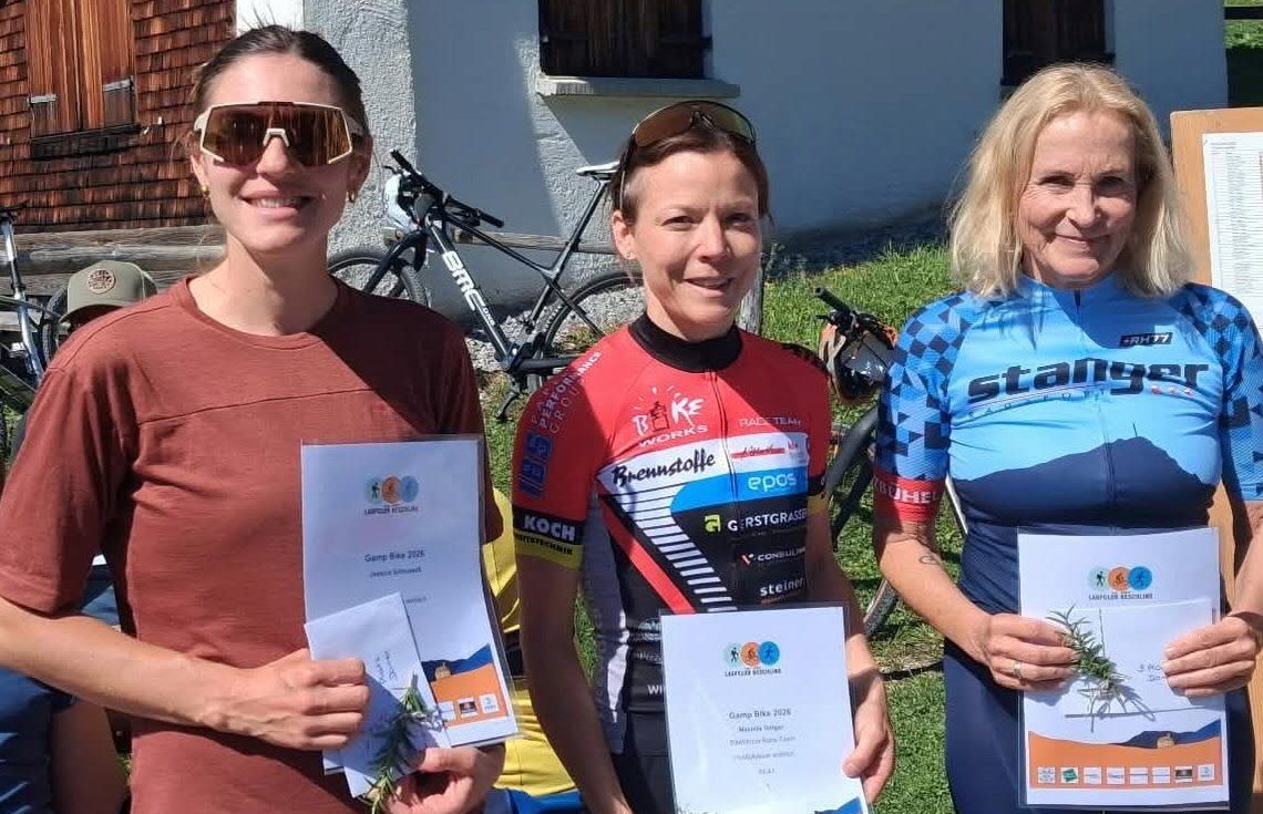Melanie Geiger (Mitte) gewann das Gamp Bike Rennen zum zweiten Mal in Serie. Privat