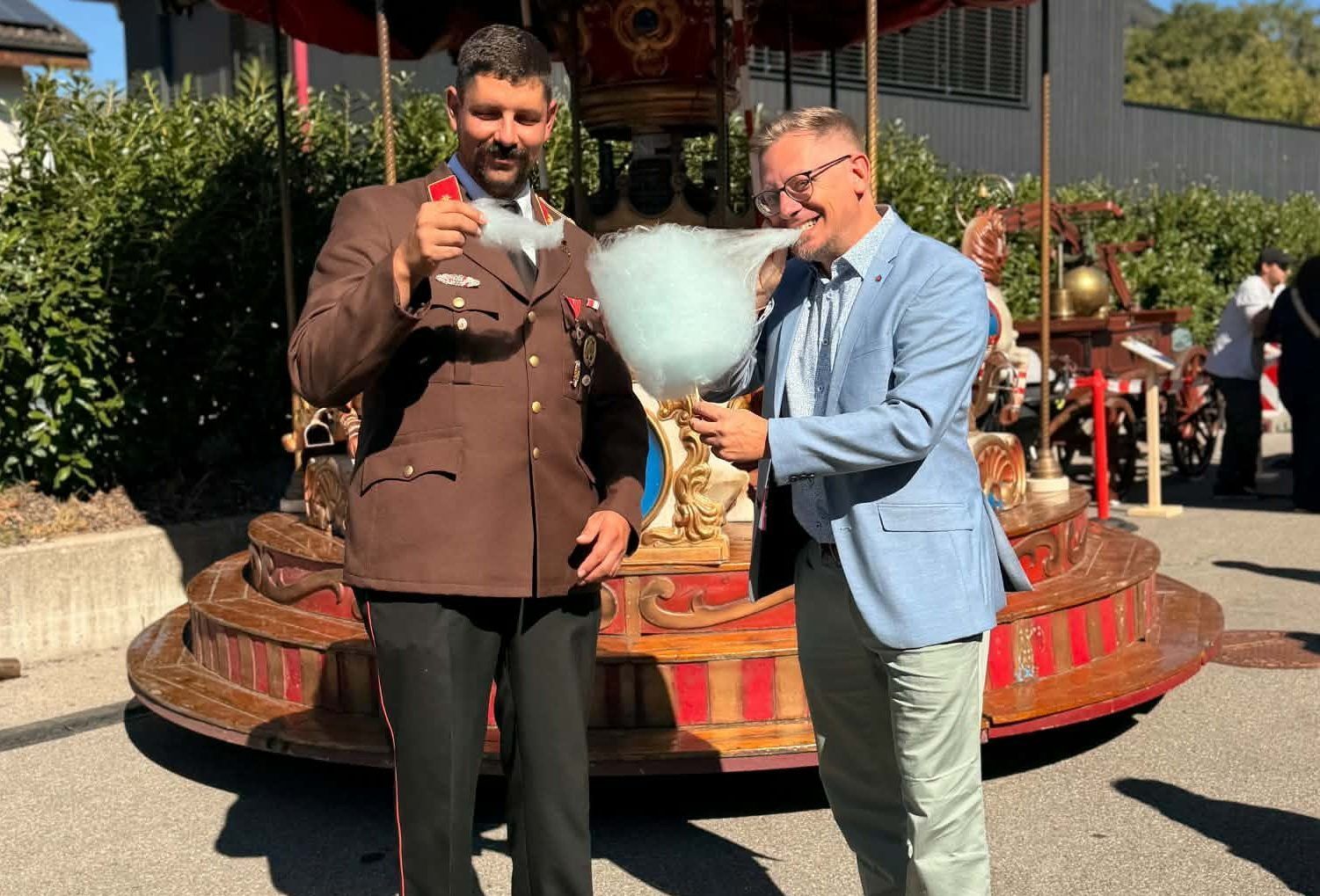 Sulz Bürgermeister Michael Schnetzer (r.) und FW Kommandant Mathias Walser hatten viel Spaß. Privat